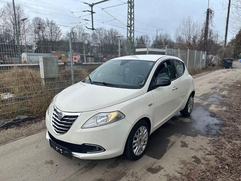 Gebraucht Lancia Ypsilon Platinum 86 PS (63 kW) 2011 Weiß Kleinwagen