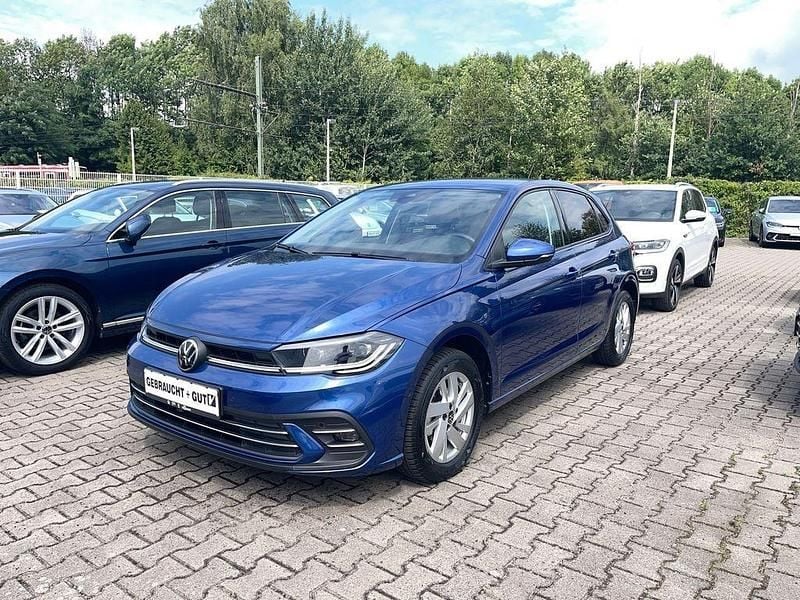 Blau Gebraucht 2023 VW Polo Style Limousine | 19.950 € (Guter Preis) - Bild 1/4