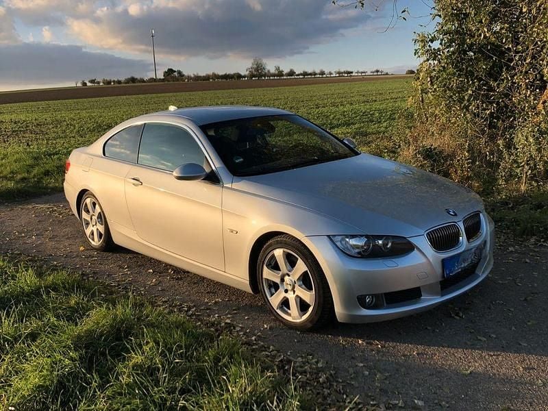 Gebraucht BMW 325 197 PS (144 kW) 2007 Grau Coupé