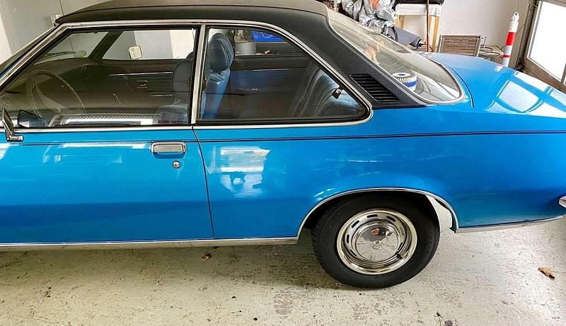 Blau Gebraucht 1972 Opel Rekord Coupé | 14.900 € - Bild 1/4