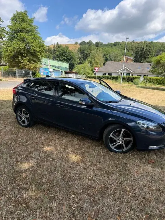Gebraucht Volvo V40 114 PS (83 kW) 2015 Blau Limousine