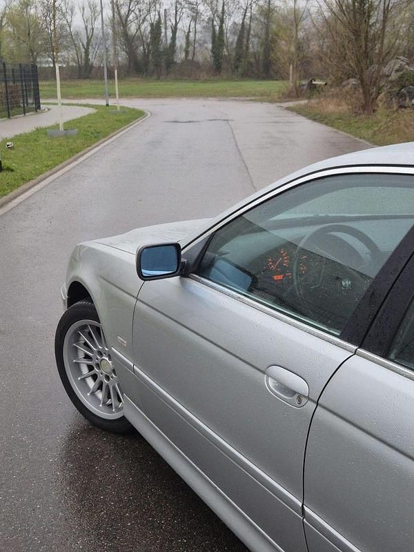 Second-hand BMW 525 192 CP (141 kW) 2001 Albastru Berlinǎ