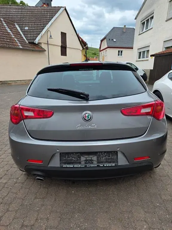 Gebraucht Alfa Romeo Giulietta Turismo 105 PS (77 kW) 2012 Grau Kleinwagen