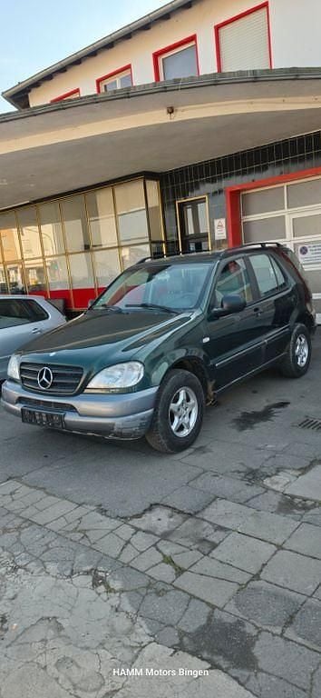 Gebraucht Mercedes ML320 218 PS (160 kW) 2001 Grün SUV