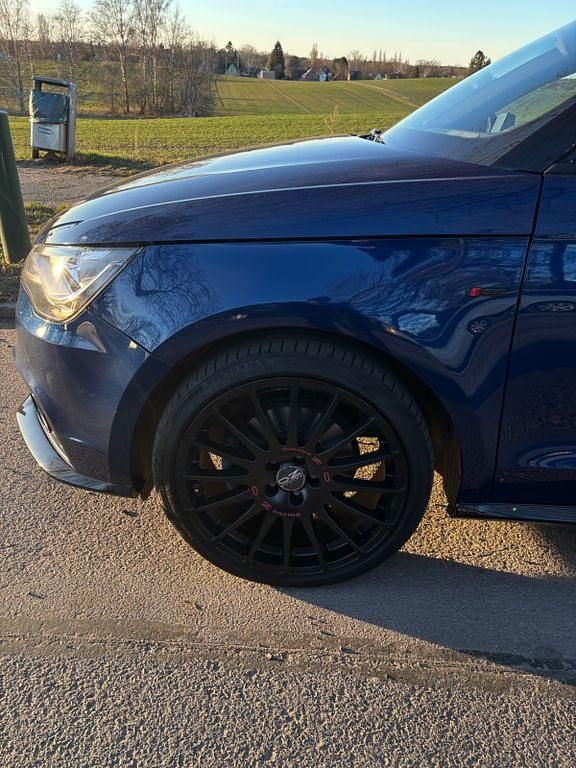 Gebraucht Audi A1 Sportback Design 140 PS (102 kW) 2014 Blau Kleinwagen