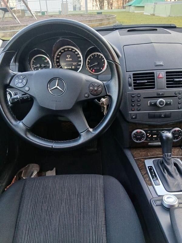 Schwarz Gebraucht 2010 Mercedes C180 Elegance Kombi | 6.300 € (Fairer Preis) - Bild 1/4