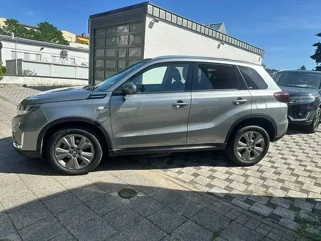 Gebraucht Suzuki Vitara Comfort 102 PS (75 kW) 2022 Grau SUV
