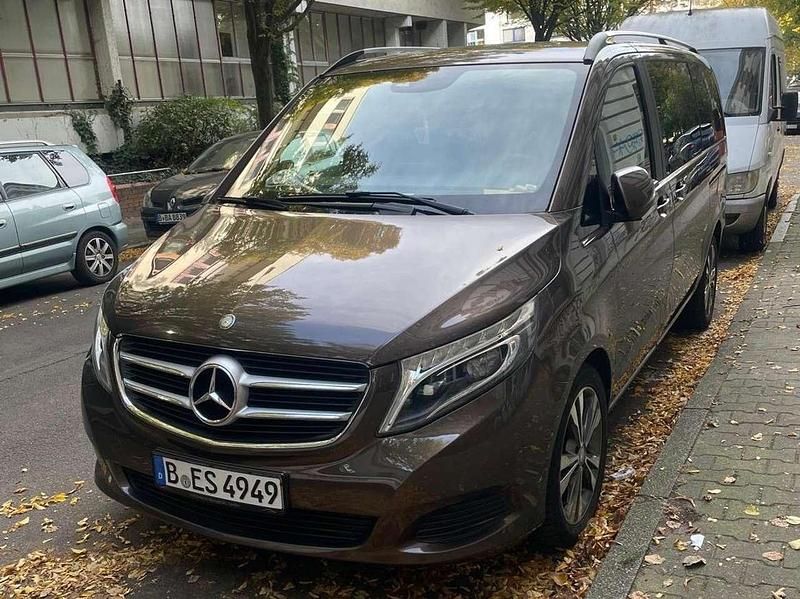 Braun Gebraucht 2016 Mercedes V250 Van / Kleinbus | 28.000 € (Superpreis) - Bild 1/4