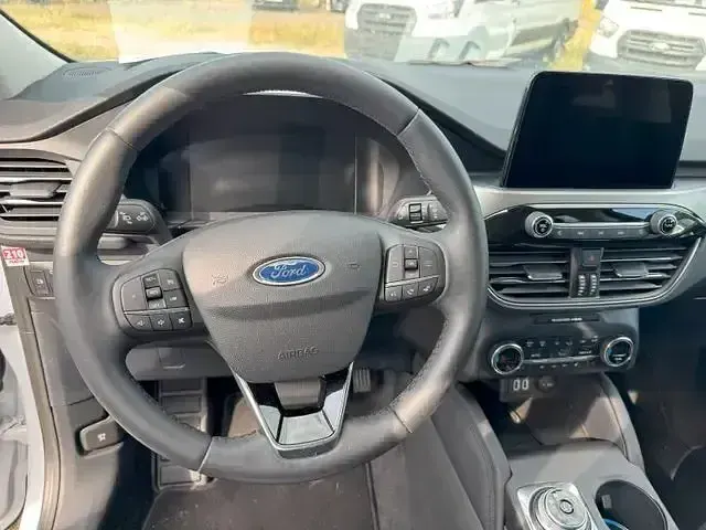 Gebraucht Ford Kuga Titanium 152 PS (111 kW) 2021 Weiß SUV