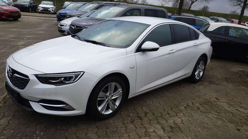 Weiß Gebraucht 2019 Opel Insignia Sport Limousine | 12.500 € (Guter Preis) - Bild 1/4