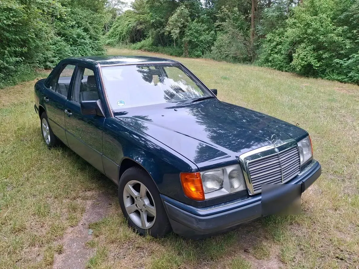 Second-hand Mercedes E200 1989 Albastru Berlinǎ