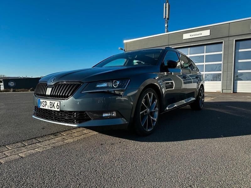 Grau Gebraucht 2017 Skoda Superb SportLine Kombi | 22.500 € (Fairer Preis) - Bild 1/4