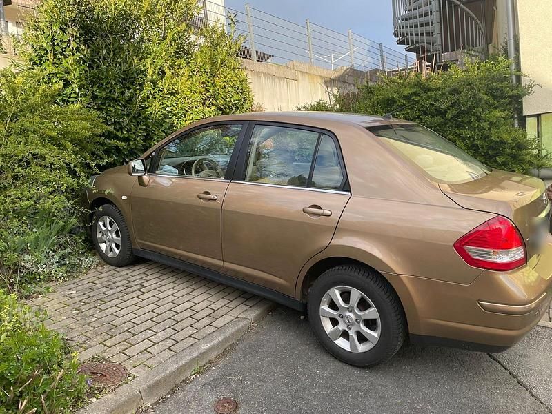 Gebraucht Nissan Tiida 132 PS (97 kW) 2008 Braun Limousine