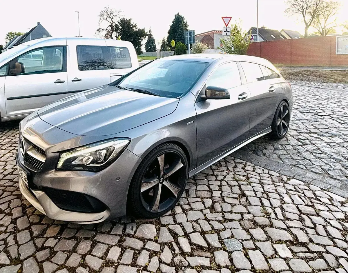 Gebraucht Mercedes CLA220 AMG 178 PS (130 kW) 2016 Silber Coupé