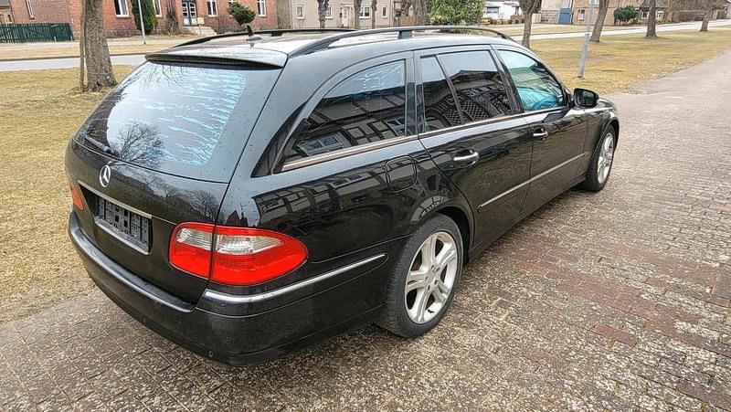 Gebraucht Mercedes E200 184 PS (135 kW) 2006 Schwarz Kombi