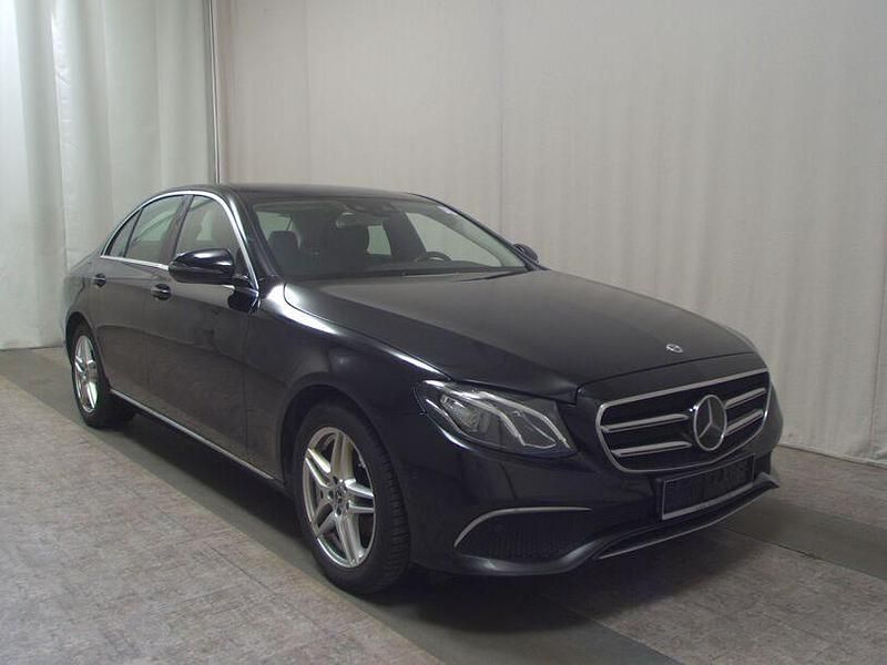Gebraucht Mercedes E220 Avantgarde 194 PS (142 kW) 2019 Schwarz Limousine