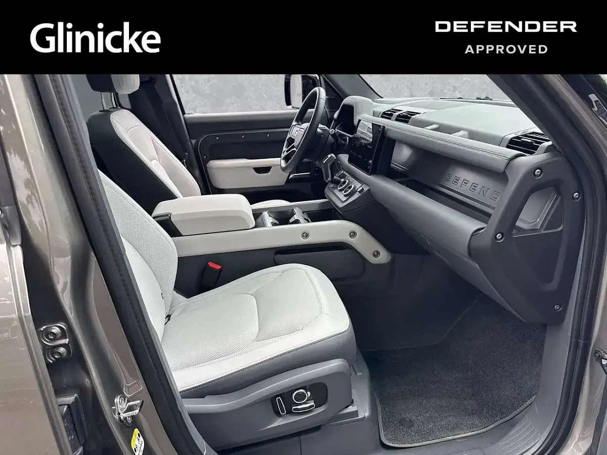 Gebraucht Land Rover Defender SE Dynamic 405 PS (297 kW) 2025 Silicon silver SUV