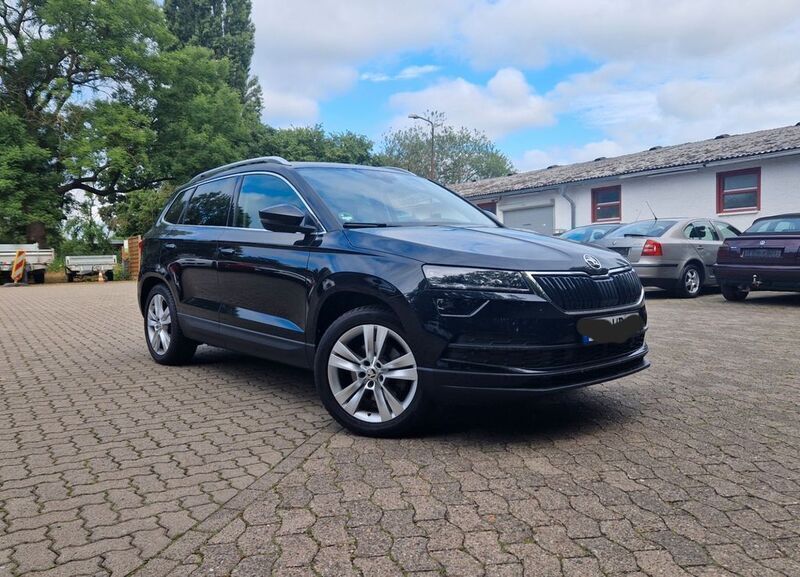 Schwarz Gebraucht 2022 Skoda Karoq Style SUV | 29.999 € (Guter Preis) - Bild 1/1