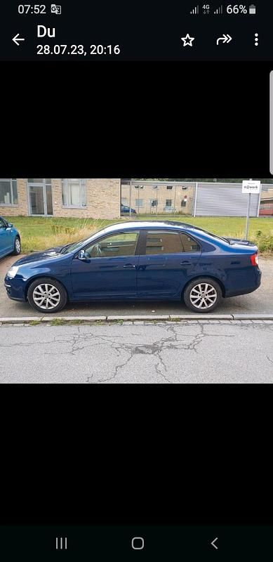 Blau Gebraucht 2010 VW Jetta Limousine | 4.300 € (Fairer Preis) - Bild 1/4