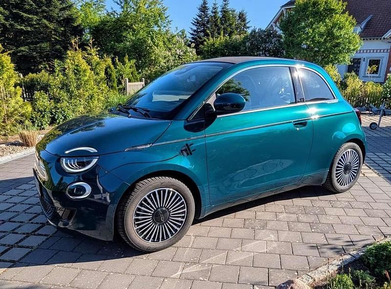 Grün Gebraucht 2022 Fiat 500e La Prima Cabrio | 20.900 € (Guter Preis) - Bild 1/4