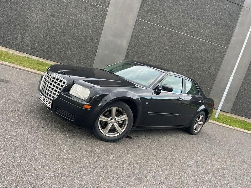 Schwarz Gebraucht 2008 Chrysler 300C Limousine | 3.800 € - Bild 1/4