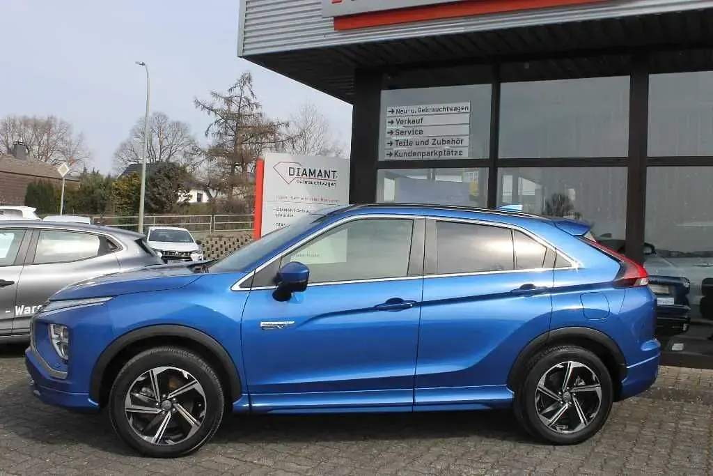Gebraucht Mitsubishi Eclipse Cross Plus 188 PS (138 kW) 2024 Blau SUV