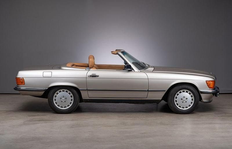 Gebraucht Mercedes 560 230 PS (169 kW) 1987 Silber Cabrio