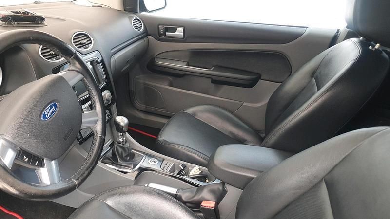 Gebraucht Ford Focus Cabriolet Titanium 145 PS (106 kW) 2008 Schwarz Cabrio