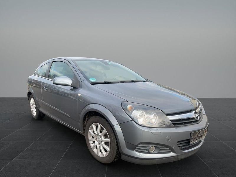 Grau Gebraucht 2005 Opel Astra GTC Cosmo Coupé | 2.000 € (Fairer Preis) - Bild 1/4