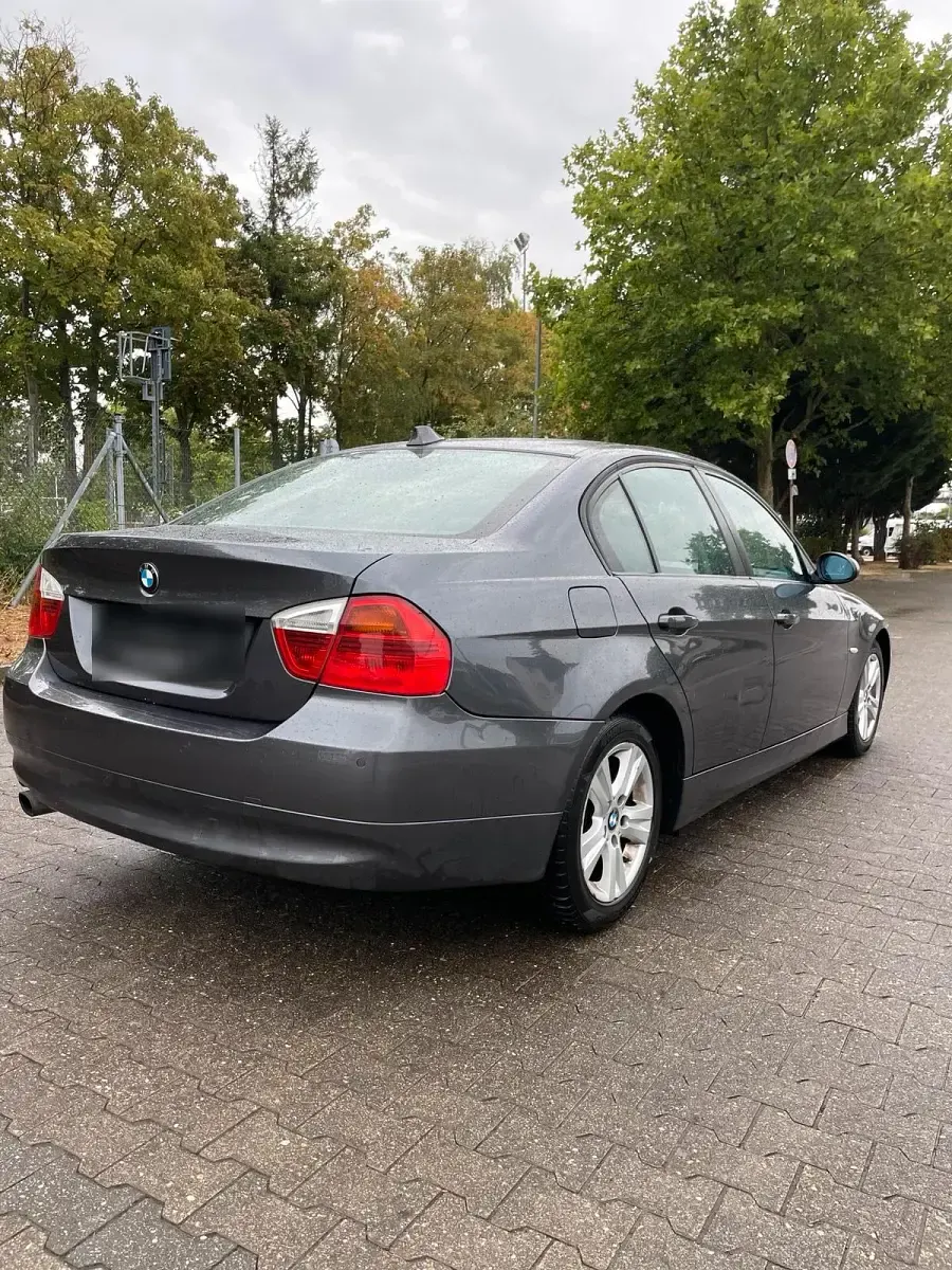 Gebraucht BMW 320 170 PS (125 kW) 2008 Grau Limousine