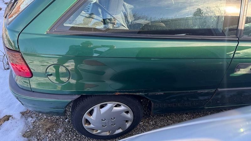 Gebraucht Opel Astra 75 PS (55 kW) 1997 Grün Limousine