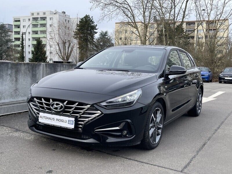 Phantom black / mic metallic Gebraucht 2024 Hyundai i30 Limousine | 18.340 € (Fairer Preis) - Bild 1/4