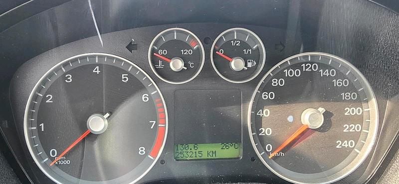 Second-hand Ford Focus 101 CP (74 kW) 2006 Negru Hatchback