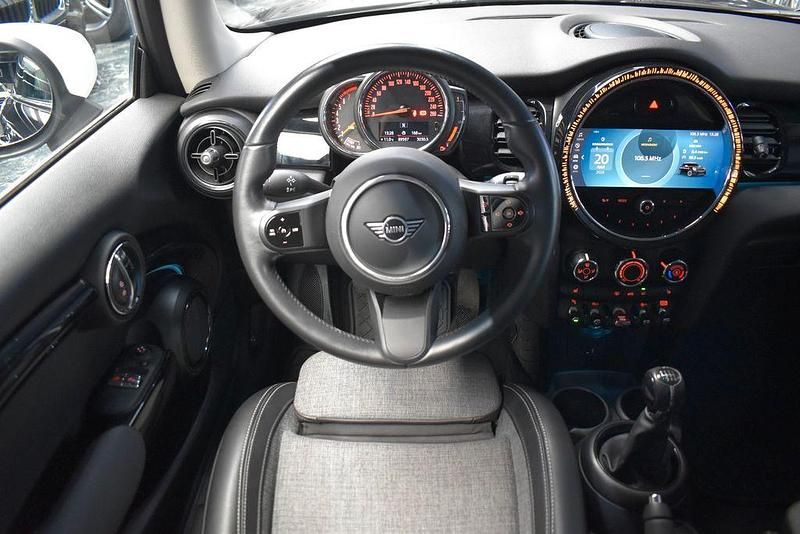 Gebraucht Mini Cooper Classic 136 PS (100 kW) 2021 Schwarz Kleinwagen