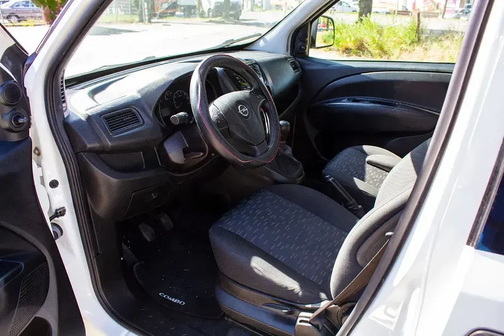 Gebraucht Opel Combo Selection 95 PS (69 kW) 2018 Weiß Van / Kleinbus