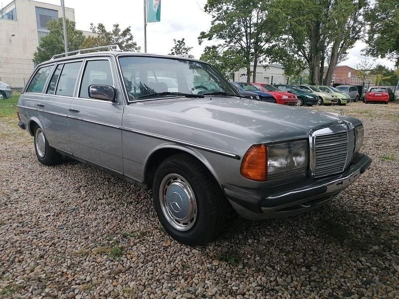 Gebraucht Mercedes 300 125 PS (91 kW) 1981 Grau Kombi