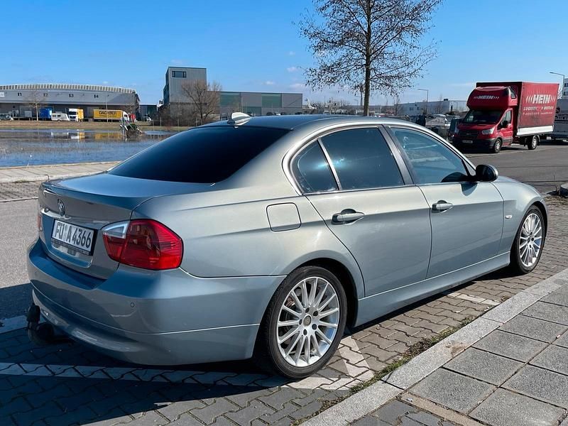 Gebraucht BMW 325 218 PS (160 kW) 2005 Grau Limousine