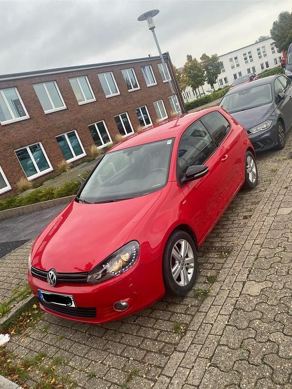 Rot Gebraucht 2012 VW Golf VI Limousine | 3.600 € (Superpreis) - Bild 1/4