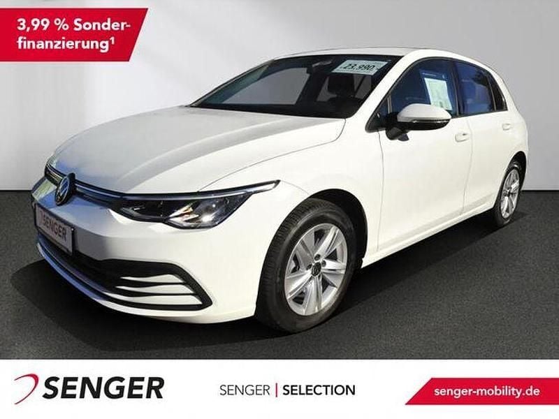 Pure white Gebraucht 2021 VW Golf VIII Life Limousine | 21.880 € (Guter Preis) - Bild 1/3