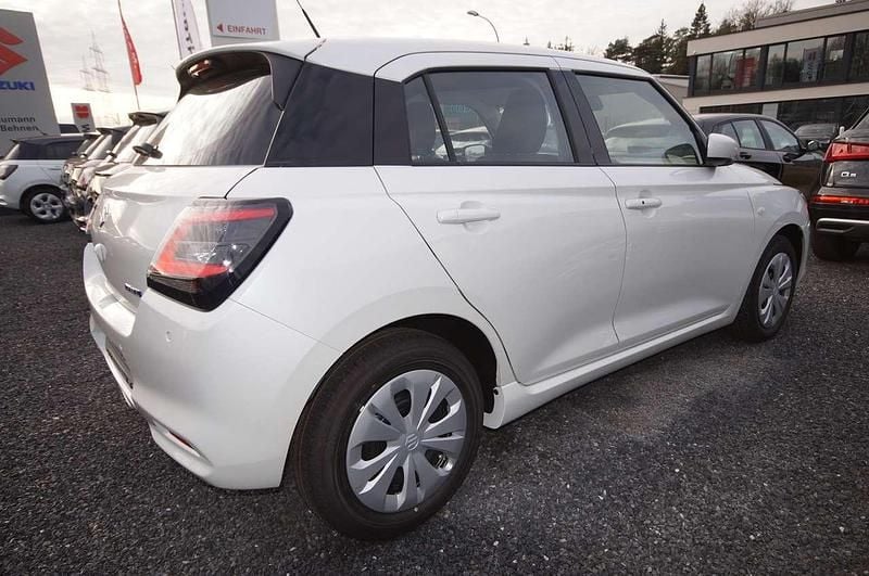 Gebraucht Suzuki Swift Club 83 PS (61 kW) 2025 Pure white pearl Limousine