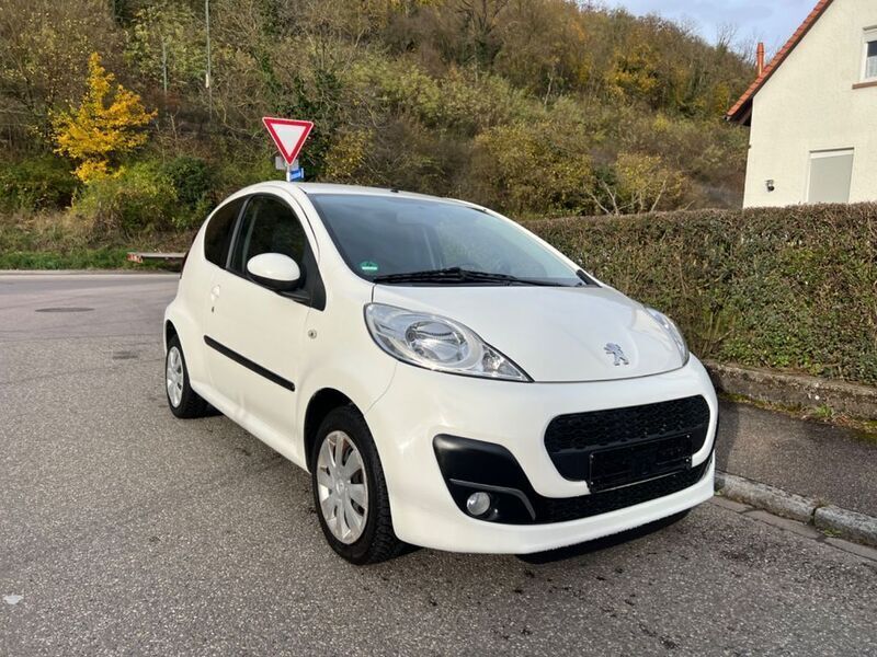 Weiß Gebraucht 2012 Peugeot 107 Active Kleinwagen | 4.690 € (Etwas zu teuer) - Bild 1/4