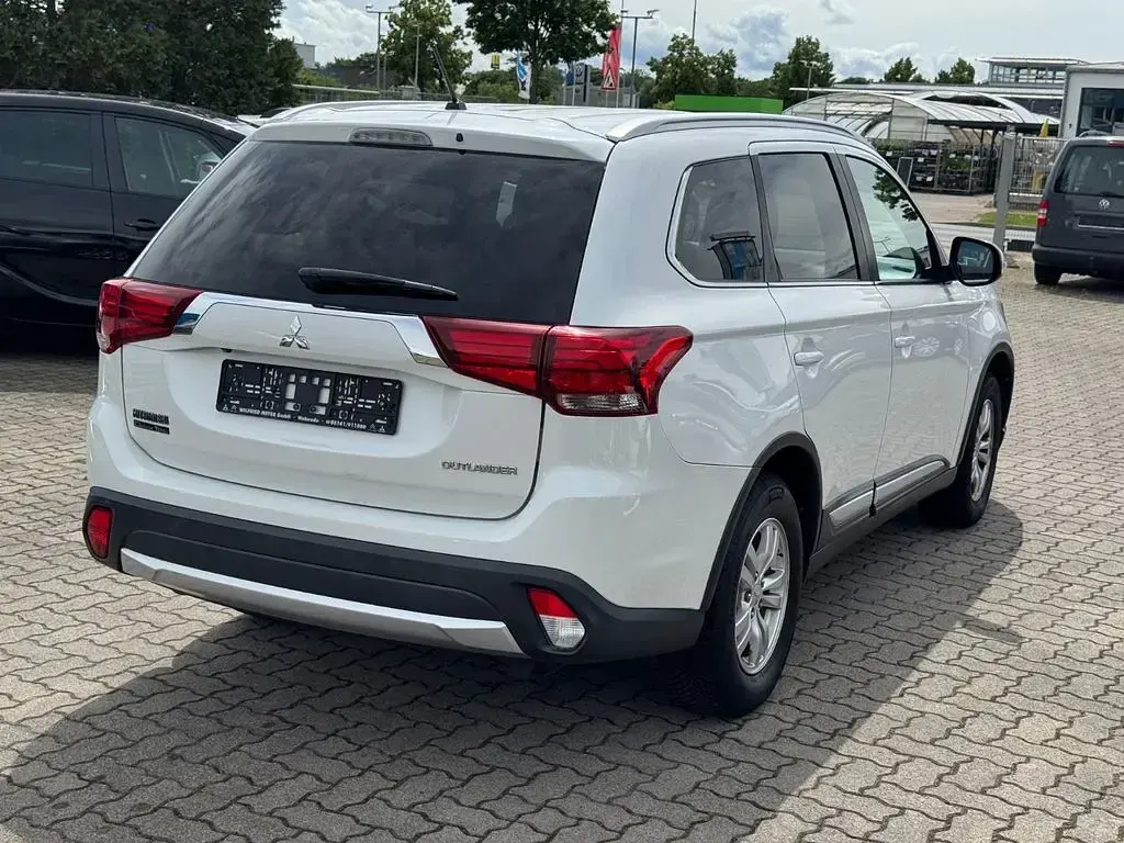 Gebraucht Mitsubishi Outlander 150 PS (110 kW) 2016 Weiß SUV