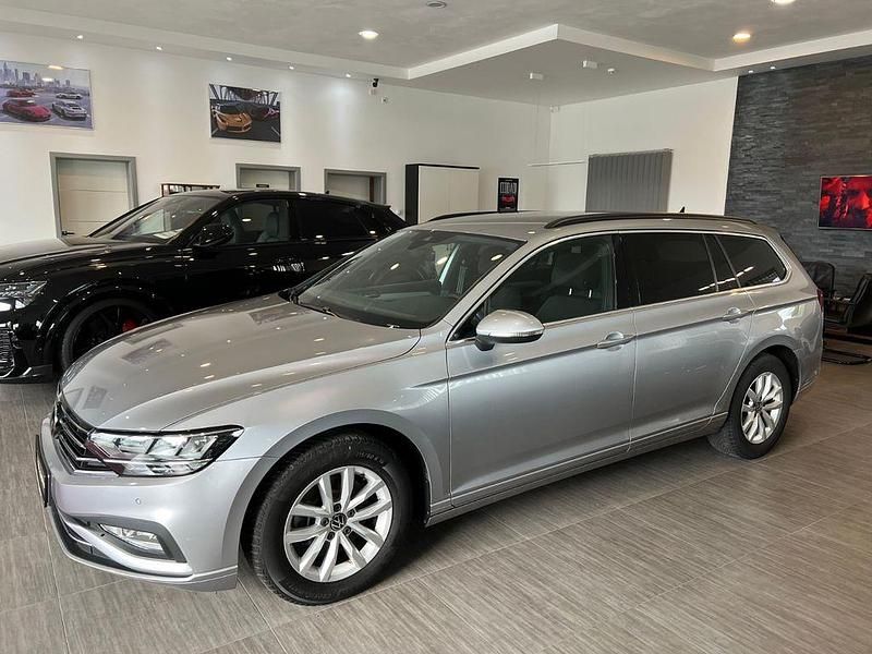 Silber Gebraucht 2022 VW Passat Limousine | 19.485 € (Fairer Preis) - Bild 1/4