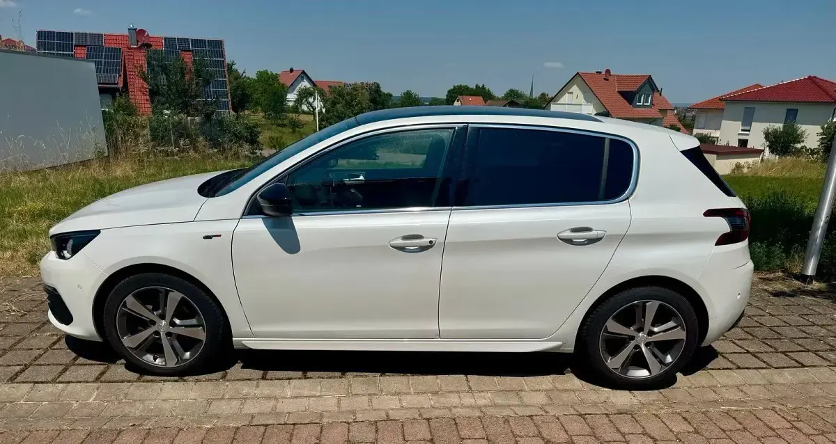 Gebraucht Peugeot 308 GT 130 PS (95 kW) 2021 Weiß Kleinwagen