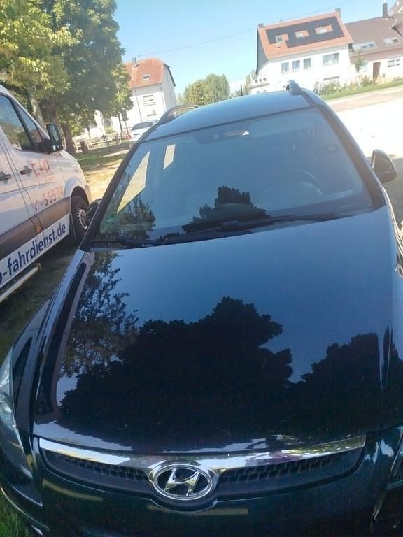 Schwarz Gebraucht 2009 Hyundai i30 Comfort Kombi | 2.200 € (Guter Preis) - Bild 1/4