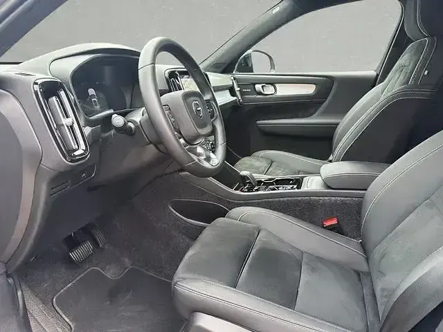 Gebraucht Volvo XC40 Plus 197 PS (144 kW) 2025 Aurora silver SUV