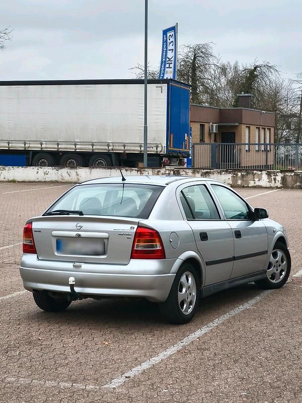 Gebraucht Opel Astra 86 PS (63 kW) 2002 Silber Limousine