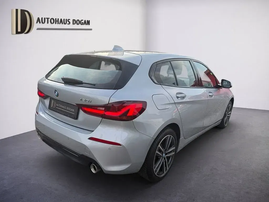 Gebraucht BMW 120 Sport Line 178 PS (130 kW) 2021 Silber Limousine