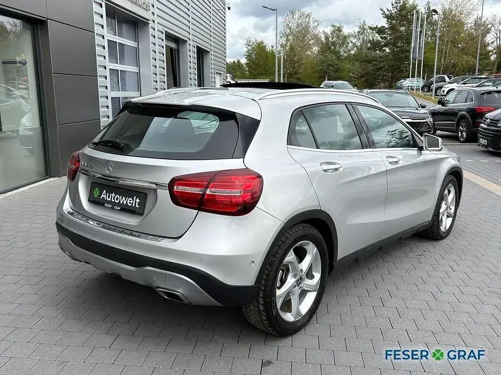 Gebraucht Mercedes GLA200 Urban 156 PS (114 kW) 2017 Silber SUV