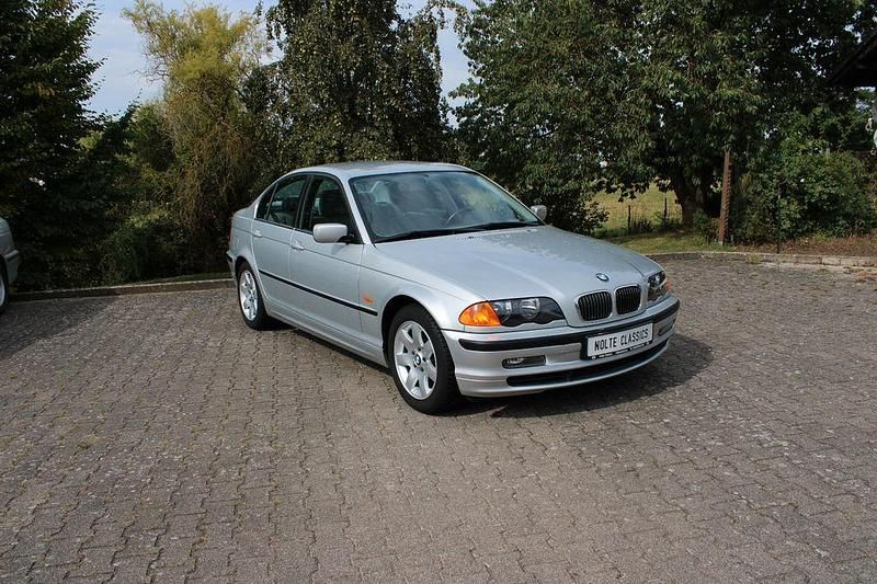 Silber Gebraucht 1998 BMW 328 Sport Line Limousine | 10.490 € (Teuer) - Bild 1/4